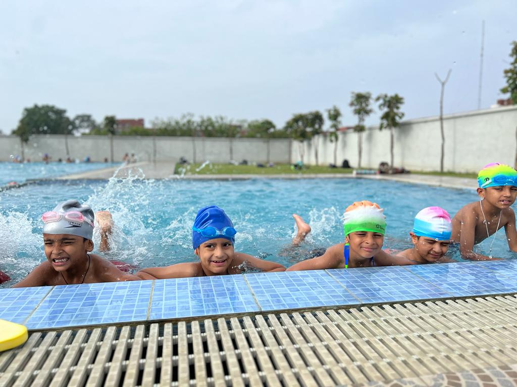 DPS Patiala children in swimming pool